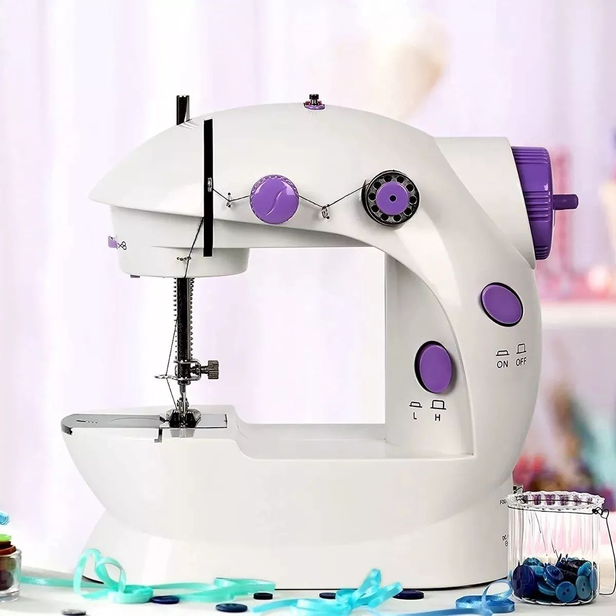 Máquina de Coser Portátil con Diseño Compacto y Elegante